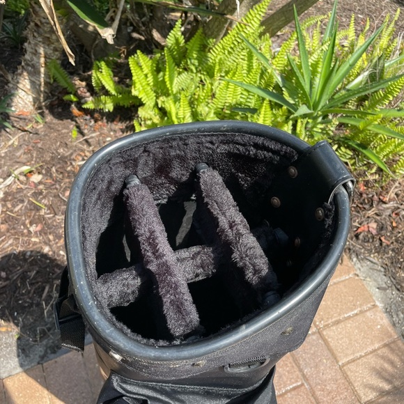 Golf Carry Bag With Shoulder Strap and Club dividers . - Picture 3 of 9